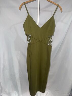 green emerald velvet dress SARAH SLINKY DRESS IN GREEN – AKIRA main image 0